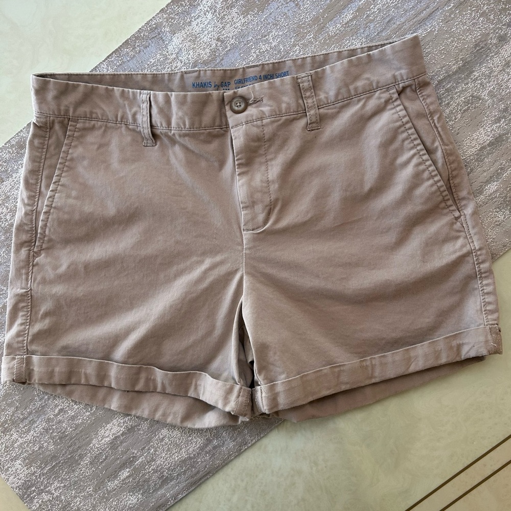 Khaki’s by Gap 4in Girlfriend Shorts